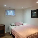2 Queen Bedroom Apartment Upper Beaches